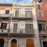 Sempre fissa murale � la meridiana collocata su un stabile di fine 800/inizio 900 situato via Dante 155